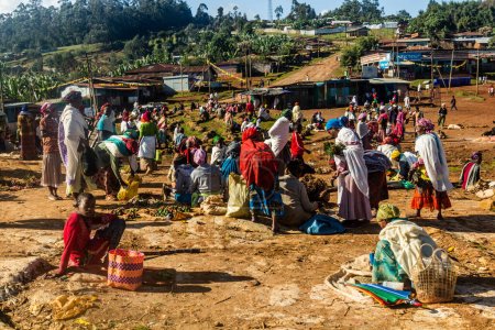Téléchargez les photos : DORZE, ÉTHIOPIE - 30 JANVIER 2020 : Vue d'un marché dans le village de Dorze, Éthiopie - en image libre de droit