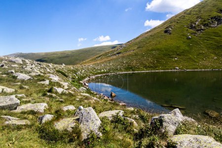 Foto de Lago Malo Ezero en el Parque Nacional Pelister, Macedonia del Norte - Imagen libre de derechos