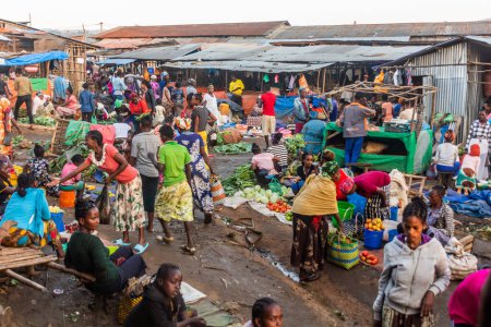 Téléchargez les photos : JINKA, ÉTHIOPIE - 5 FÉVRIER 2020 : Vue d'un marché à Jinka, Éthiopie - en image libre de droit