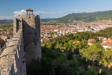 Foto de Murallas de la fortaleza en la ciudad de Ohrid, Macedonia del Norte - Imagen libre de derechos