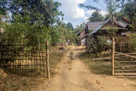 Téléchargez les photos : Huay Sen village près de Muang Ngoi Neua, Laos - en image libre de droit