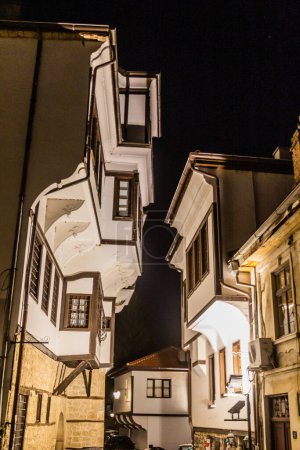 Téléchargez les photos : Ruelle dans la vieille ville d'Ohrid, Macédoine du Nord - en image libre de droit