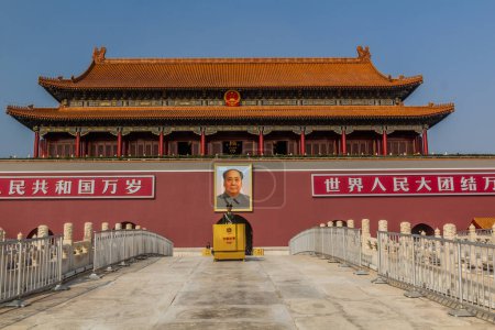 Téléchargez les photos : BEIJING, CHINE - 18 OCTOBRE 2019 : Porte de la Paix céleste Tiananmen à Pékin, Chine - en image libre de droit