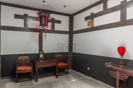 Téléchargez les photos : QIXIAN, CHINE - 22 OCTOBRE 2019 : Intérieur d'une vieille maison dans la cour familiale de Qiao, Chine - en image libre de droit