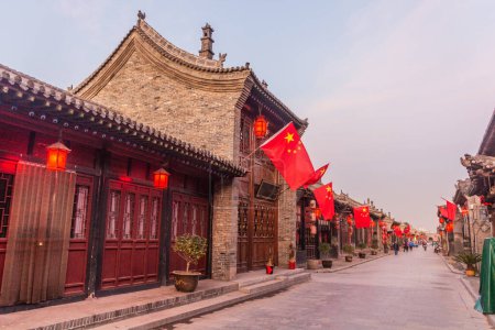 Téléchargez les photos : Vue d'une rue dans la ville antique de Pingayo, Chine - en image libre de droit