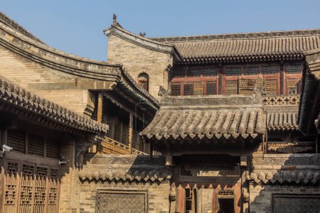 Téléchargez les photos : Maisons traditionnelles dans le château de Hongmen dans la cour familiale de Wang dans le comté de Lingshi, Chine - en image libre de droit