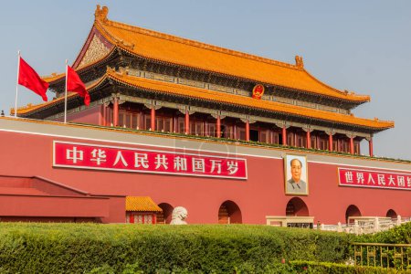 Foto de BEIJING, CHINA - 18 de octubre de 2019: Puerta de Tiananmen (Paz Celestial) en Beijing, China - Imagen libre de derechos
