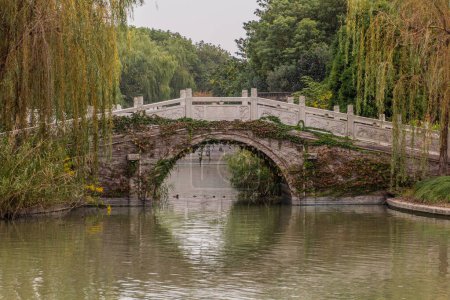 Foto de Puente en la antigua ciudad de agua de Luzhi, provincia de Jiangsu, China - Imagen libre de derechos