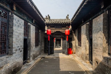 Téléchargez les photos : Allée étroite dans la cour familiale de Qiao, Chine - en image libre de droit