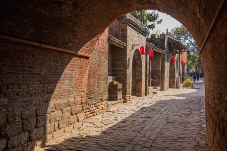 Téléchargez les photos : Ancienne porte du village de Zhangbicun, province du Shanxi, Chine - en image libre de droit