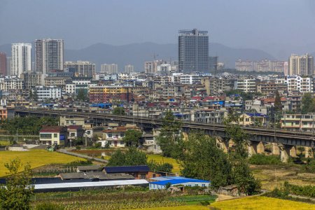 Foto de Ferrocarriles en la ciudad de Yangxin, provincia de Hubei, China - Imagen libre de derechos