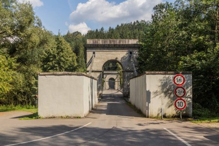 Téléchargez les photos : Stadlecky retezovy most (Stadlec chain bridge) au-dessus de la rivière Luznice, République tchèque - en image libre de droit