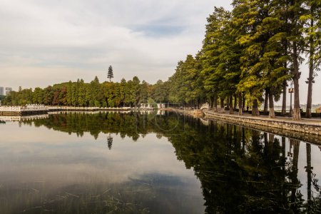 Téléchargez les photos : Lac Est (Dong) à Wuhan, Chine - en image libre de droit