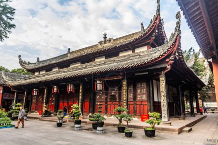 Foto de CHENGDU, CHINA - 1 DE NOVIEMBRE DE 2019: Templo Wenshu en Chengdu, China - Imagen libre de derechos