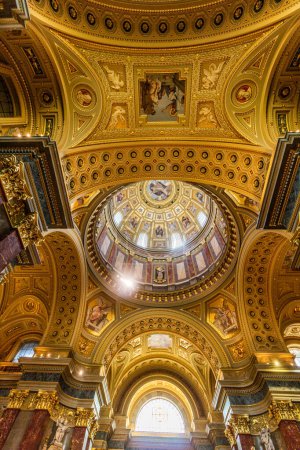 Photo for BUDAPEST, HUNGARY - SEPTEMBER 8, 2021: Interior of St. Stephen's Basilica in Budapest, Hungary - Royalty Free Image