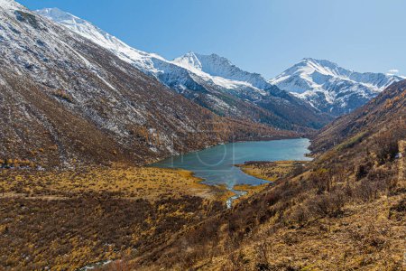 Téléchargez les photos : Lac Dahaizi dans la vallée de Haizi près de la montagne Siguniang dans la province du Sichuan, en Chine - en image libre de droit