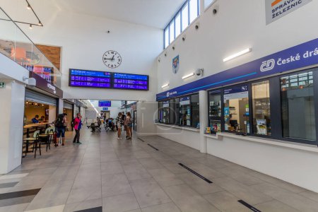 Téléchargez les photos : KOLIN, CZECHIE - 5 SEPTEMBRE 2021 : Intérieur de la gare de Kolin, République tchèque - en image libre de droit