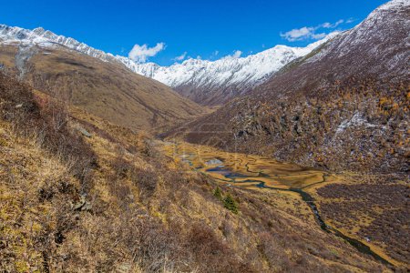 Foto de Valle de Haizi cerca de la montaña Siguniang en la provincia de Sichuan, China - Imagen libre de derechos