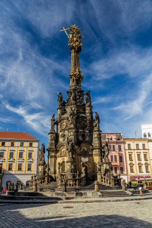 Foto de OLOMOUC, CZECHIA - 10 DE SEPTIEMBRE DE 2021: Columna de la Santísima Trinidad en Olomouc, República Checa - Imagen libre de derechos