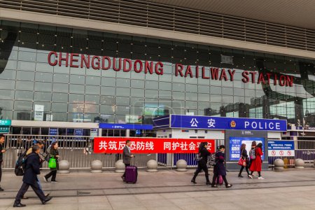 Téléchargez les photos : CHENGDU, CHINE - 6 NOVEMBRE 2019 : Gare de Chengdu East (Chengdudong) à Chengdu, Chine - en image libre de droit