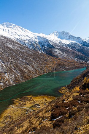 Téléchargez les photos : Vallée de Haizi avec lac Dahaizi près de la montagne Siguniang dans la province du Sichuan, Chine - en image libre de droit