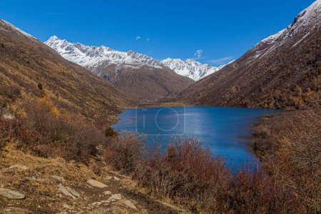 Foto de Lago Dahaizi en el valle Haizi cerca de la montaña Siguniang en la provincia de Sichuan, China - Imagen libre de derechos