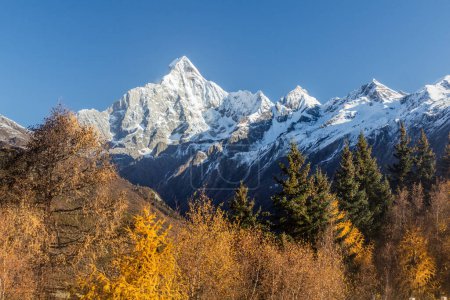 Foto de Montaña Siguniang en la provincia de Sichuan, China - Imagen libre de derechos