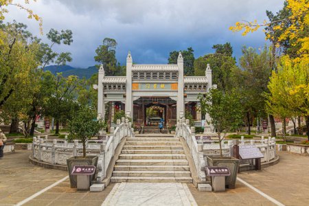 Foto de DALI, CHINA - 11 de noviembre de 2019: Templo confuciano en la antigua ciudad de Dalí, provincia de Yunnan, China - Imagen libre de derechos