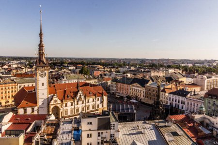 Téléchargez les photos : Skyline de la vieille ville d'Olomouc avec son hôtel de ville, République tchèque - en image libre de droit