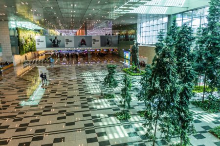 Téléchargez les photos : SINGAPOUR, SINGAPOUR - 16 DÉCEMBRE 2019 : Intérieur de l'aéroport Changi de Singapour - en image libre de droit
