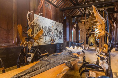 Foto de CHIANG RAI, TAILANDIA - 30 DE NOVIEMBRE DE 2019: Exposiciones del Museo de la Presa de Baan (Casa Negra) en la provincia de Chiang Rai, Tailandia - Imagen libre de derechos