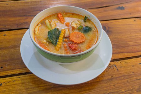 Téléchargez les photos : Soupe Tom Yam en Thaïlande - en image libre de droit