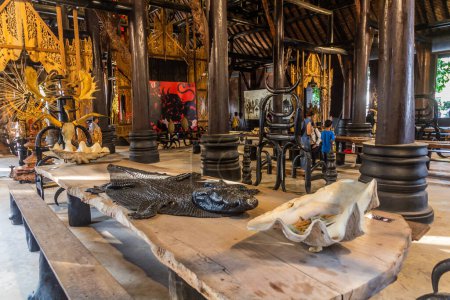 Foto de CHIANG RAI, TAILANDIA - 30 DE NOVIEMBRE DE 2019: Exposiciones del Museo de la Presa de Baan (Casa Negra) en la provincia de Chiang Rai, Tailandia - Imagen libre de derechos