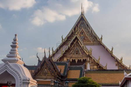 Téléchargez les photos : Temple Wat Suthat Thepwararam à Bangkok, Thaïlande - en image libre de droit
