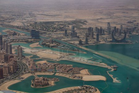 Téléchargez les photos : Vue aérienne du nord de Doha, Qatar - en image libre de droit