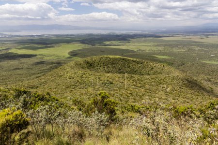 Téléchargez les photos : Un des cratères parasites du volcan Longonot, Kenya - en image libre de droit
