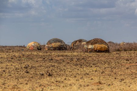 Téléchargez les photos : Village près de la ville de Marsabit, Kenya - en image libre de droit