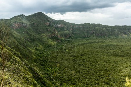Téléchargez les photos : Vue du bord du cratère volcan Longonot, Kenya - en image libre de droit
