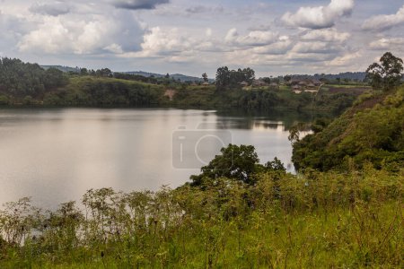 Téléchargez les photos : Vue du lac Nyinabulita près de Fort Portal, Ouganda - en image libre de droit