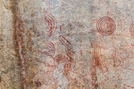 Téléchargez les photos : Peintures rupestres anciennes à Nyero, Ouganda - en image libre de droit
