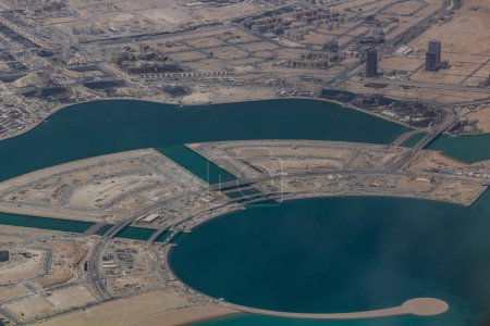 Téléchargez les photos : Vue aérienne de l'île de Qetaifan, Qatar - en image libre de droit