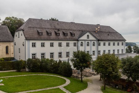 Téléchargez les photos : Monastère augustinien à l'île Herreninsel dans le lac Chiemsee, État de Bavière, Allemagne - en image libre de droit