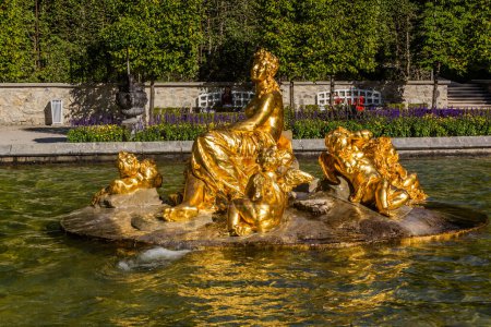 Photo for LINDERHOF, GERMANY - SEPTEMBER 4, 2019: Golden statue of goddess Flora and Puttos at the grounds of Linderhof palace, Bavaria state, Germany. - Royalty Free Image