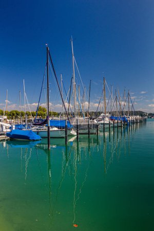 Téléchargez les photos : Bateaux dans un port de Constance, Allemagne - en image libre de droit