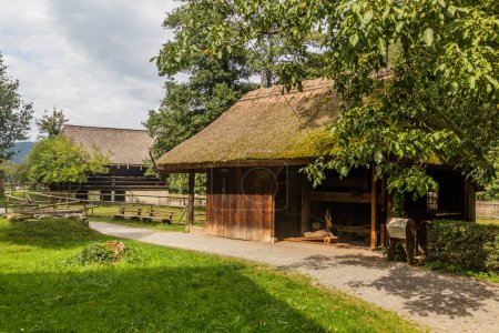 Foto de Casas rurales en la Selva Negra Museo al aire libre en la aldea de Gutach en Baden-Wuerttemberg, Alemania - Imagen libre de derechos