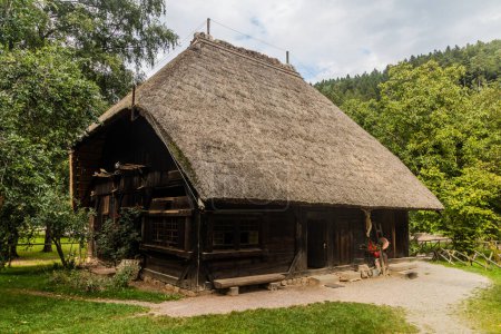 Téléchargez les photos : Ferme en Forêt Noire Musée en plein air dans le village Gutach à Baden-Wuerttemberg, Allemagne - en image libre de droit