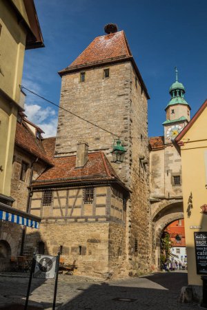 Foto de ROTHENBURG, GERMANY - AUGUST 29, 2019: Markus tower in the old town of Rothenburg ob der Tauber, Bavaria state, Germany - Imagen libre de derechos