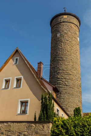 Téléchargez les photos : Tour aux murs de fortification Rothenburg ob der Tauber, Bavière, Allemagne - en image libre de droit