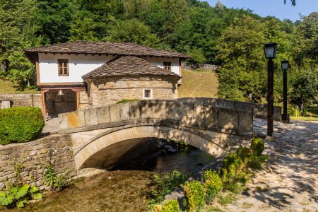 Foto de Puente de piedra en la aldea de Etar, Bulgaria - Imagen libre de derechos