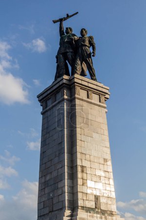 Foto de SOFIA, BULGARIA - 2 de agosto de 2019: Monumento al Ejército Soviético en Sofía, Bulgaria - Imagen libre de derechos
